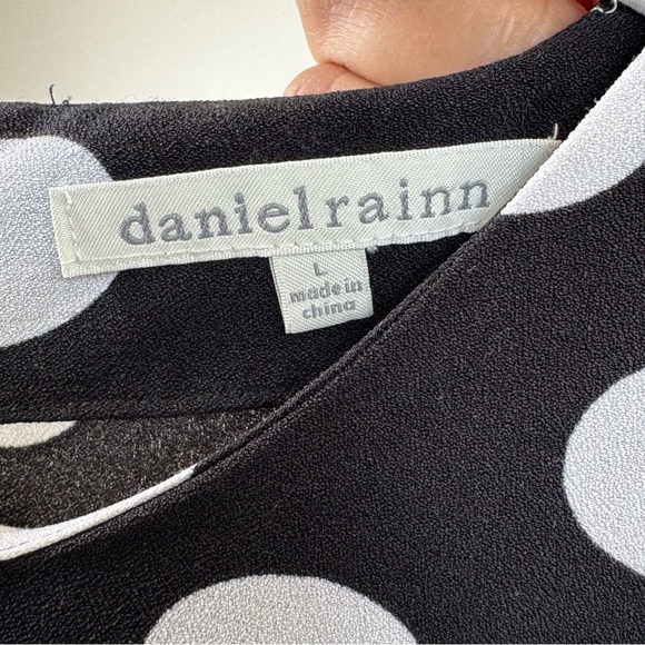 Daniel Rainn Black and White Polka Dot Short Sleeve Top - Picture 2 of 2